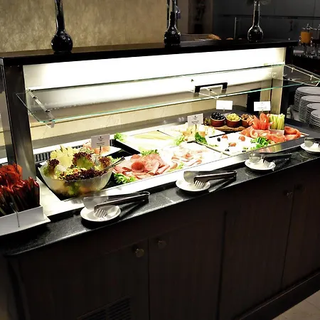 מלון Premier Palace 5*